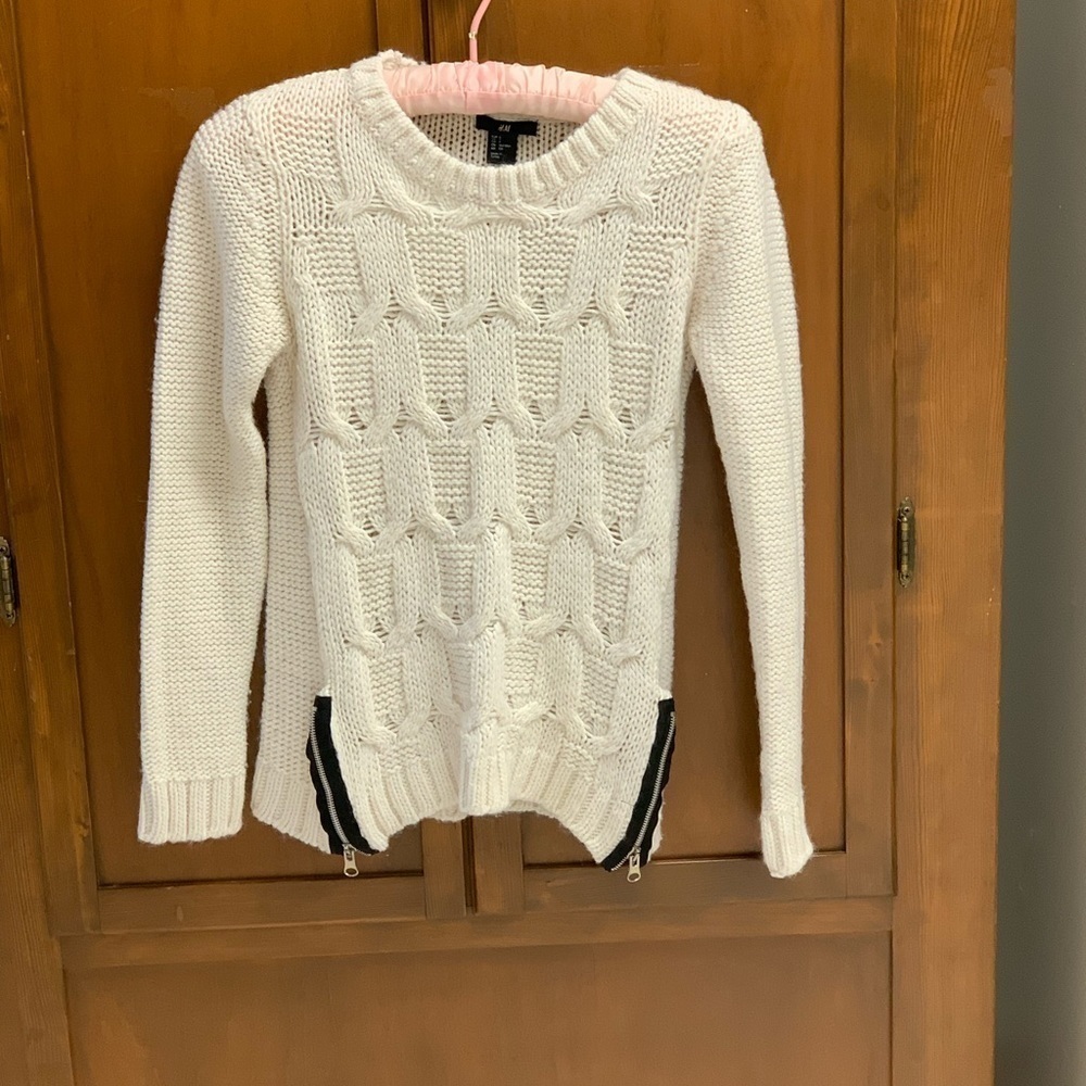 H&M cable knit crew neck sweater exposed side zipper detail small